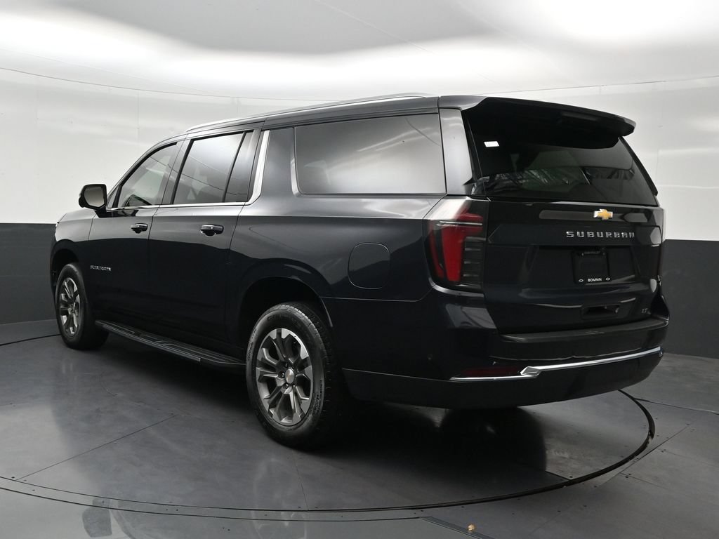 Used 2025 Chevrolet Suburban LT RWD image 3