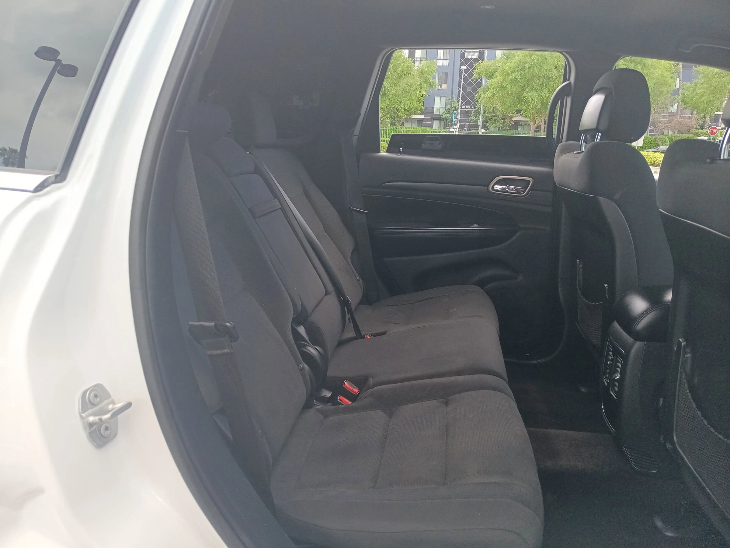 Used 2017 Jeep Grand Cherokee Laredo image 12