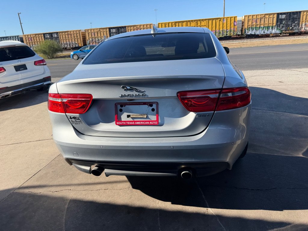 Used 2017 Jaguar XE Premium RWD image 14