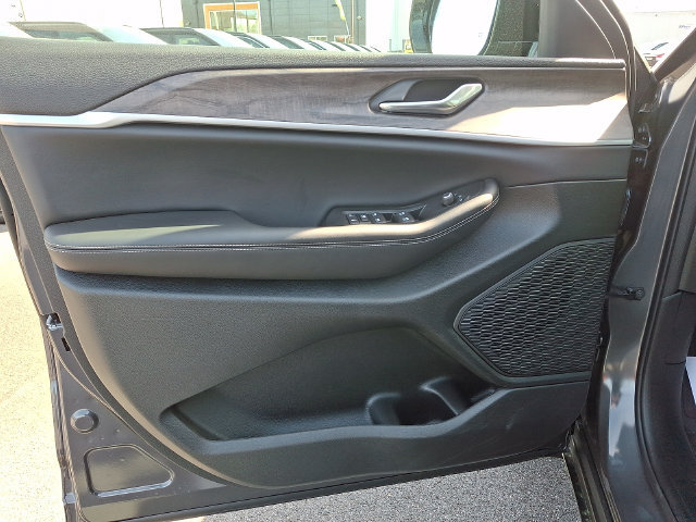 New 2026 Jeep Grand Cherokee Altitude AWD/4WD image 8