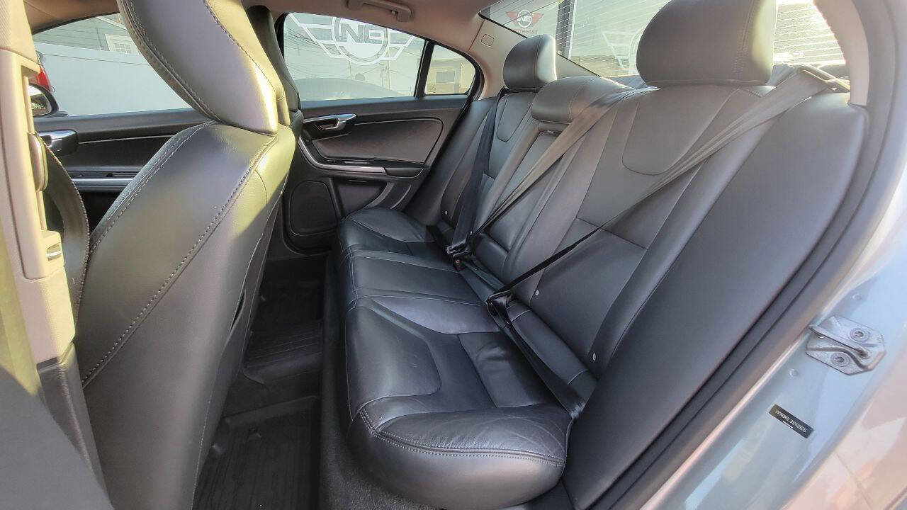 Used 2017 Volvo S60 T5 Dynamic image 28