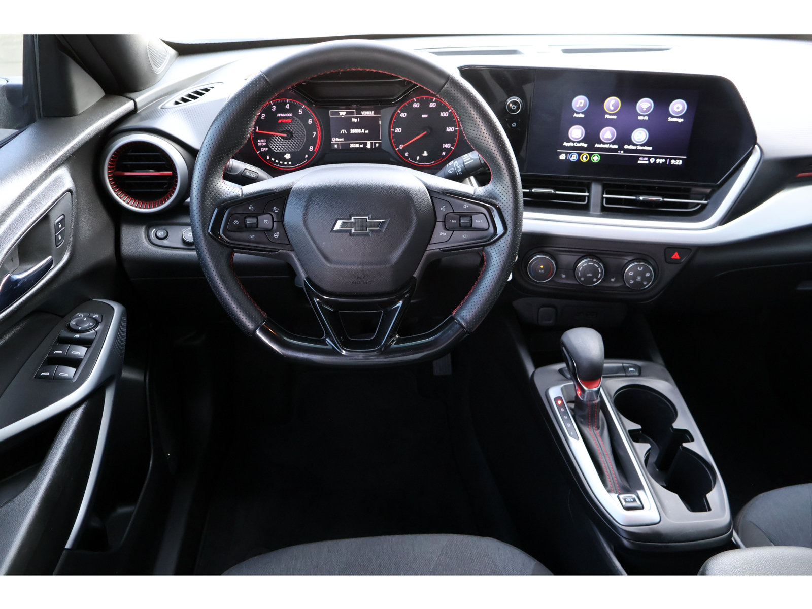 Used 2024 Chevrolet Trax RS FWD image 3