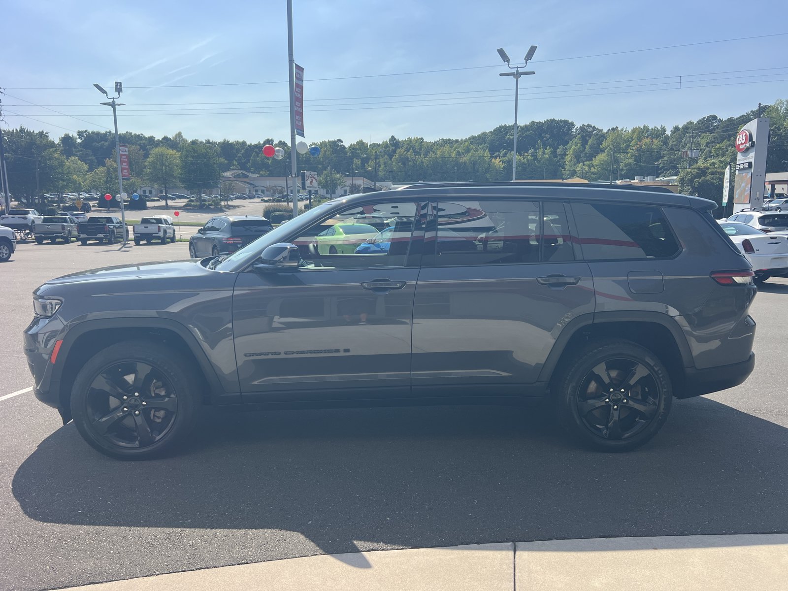 Used 2023 Jeep Grand Cherokee L Laredo AWD/4WD image 4
