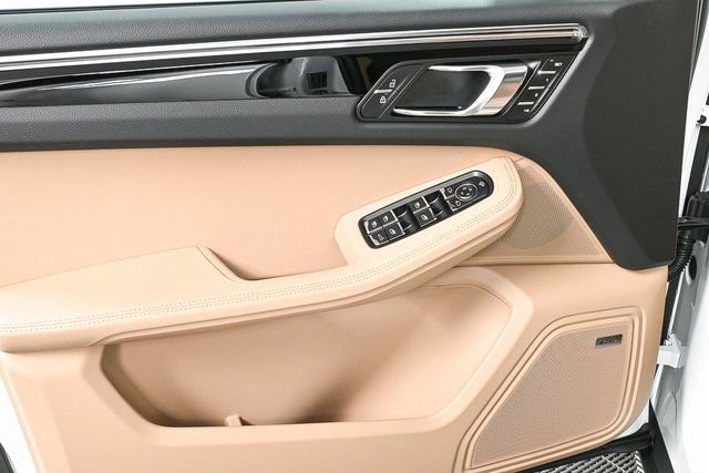 Certified 2026 Porsche Macan image 6