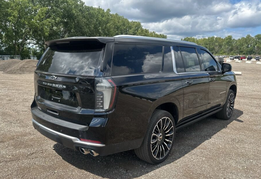 Used 2025 Chevrolet Suburban High Country AWD/4WD image 5