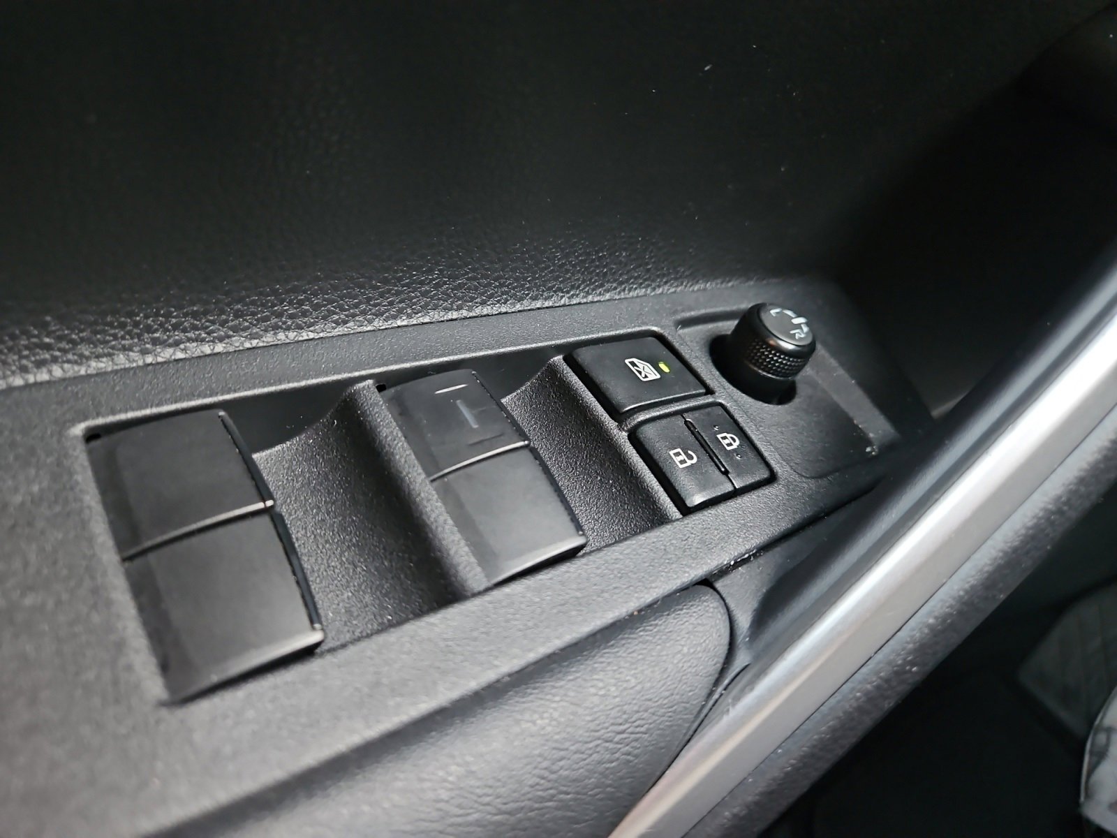 Used 2023 Toyota Corolla Cross L image 22