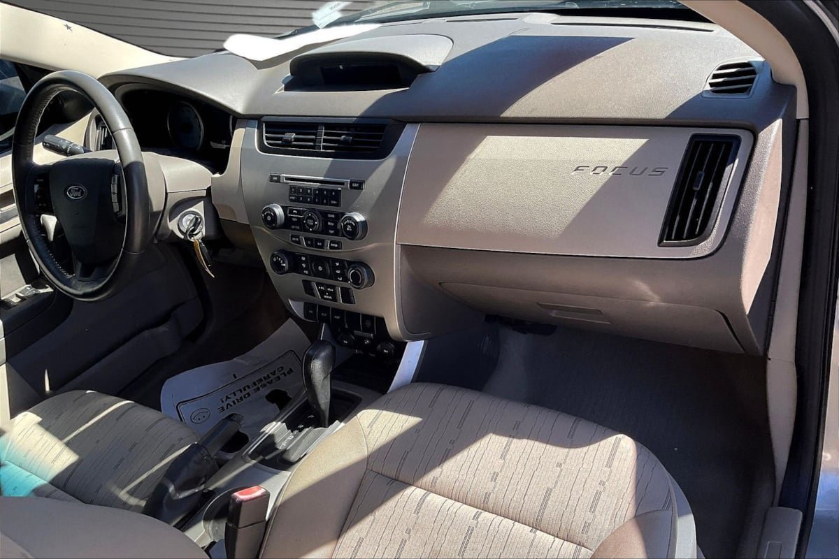 Used 2008 Ford Focus SE FWD image 25