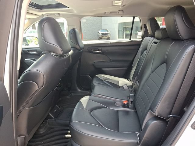 Used 2023 Toyota Highlander XLE FWD image 10