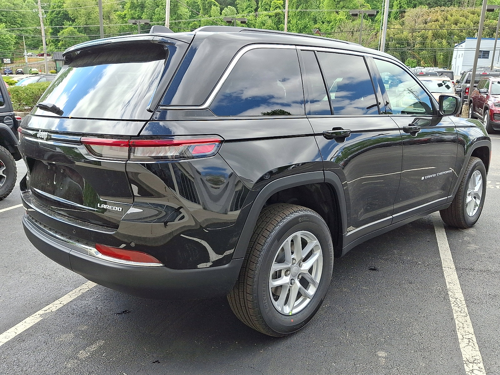 New 2026 Jeep Grand Cherokee Laredo X AWD/4WD image 3