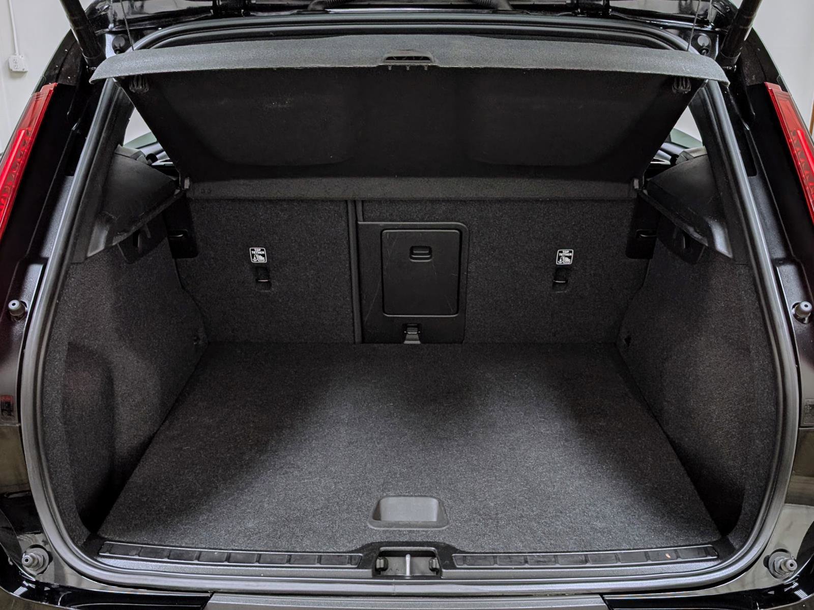 Used 2023 Volvo XC40 Recharge Core image 18