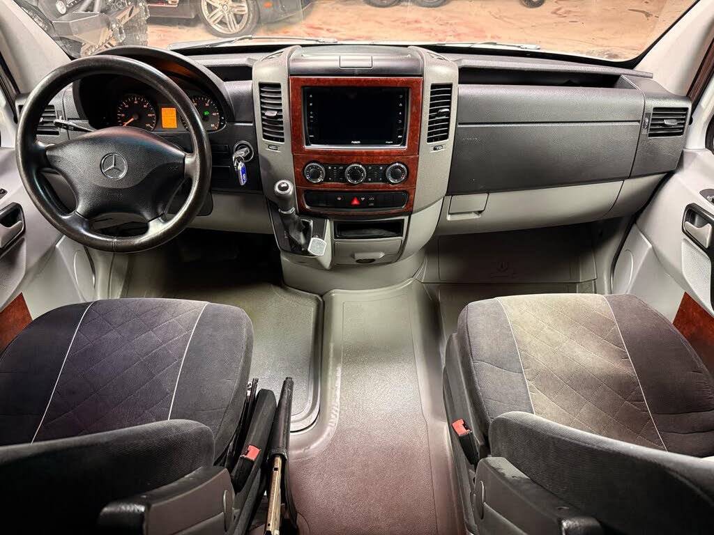 Used 2015 Freightliner Sprinter 2500 RWD image 10