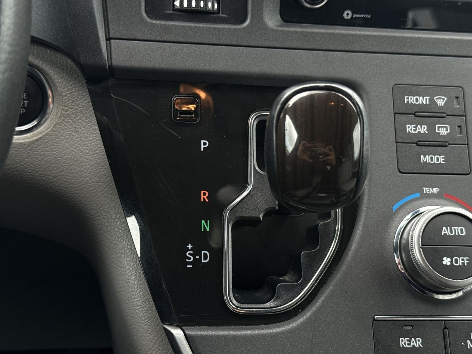 Used 2018 Toyota Sienna XLE Premium AWD/4WD image 22