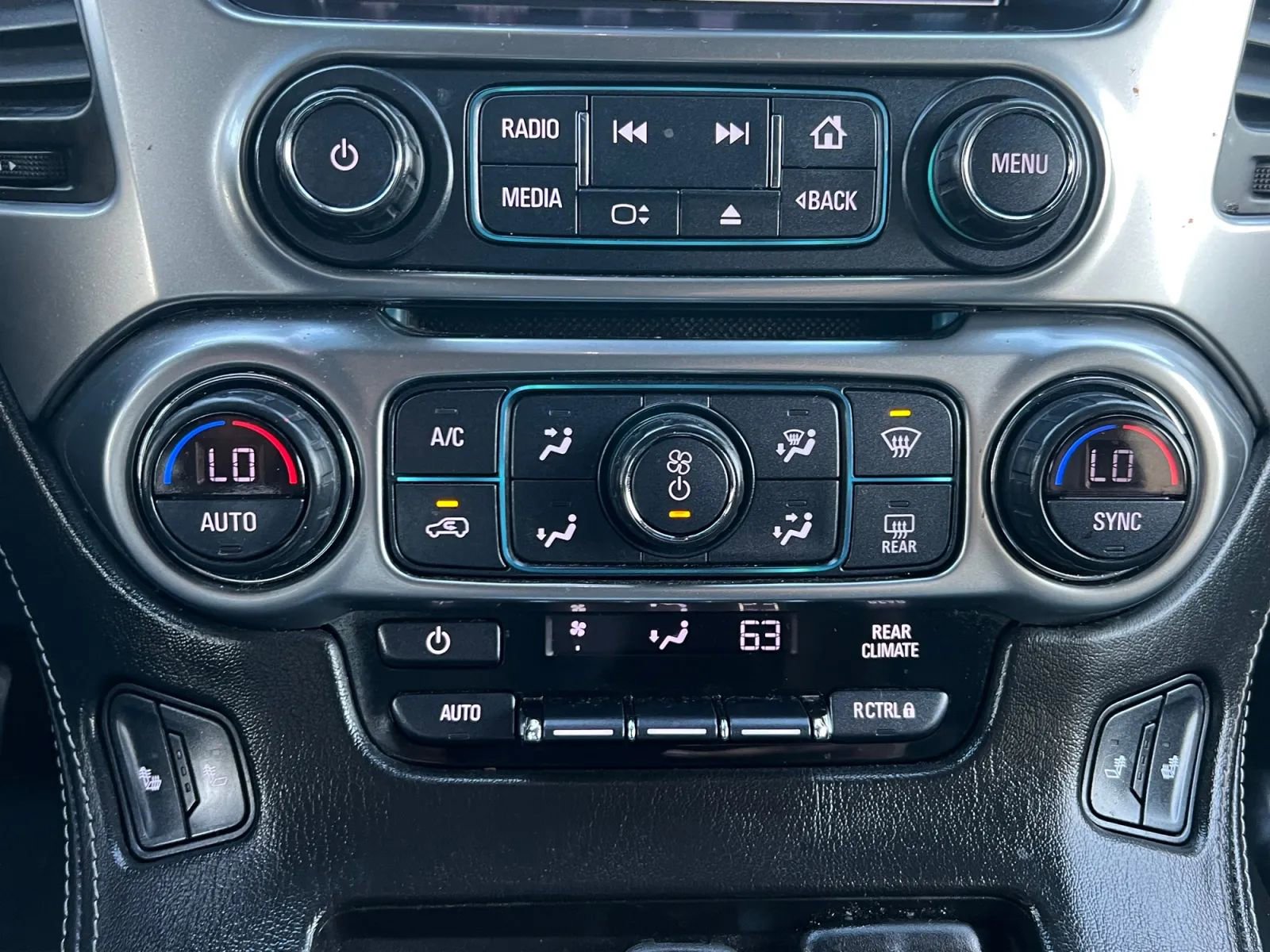 Used 2018 Chevrolet Suburban LT w/ Luxury Package image 40