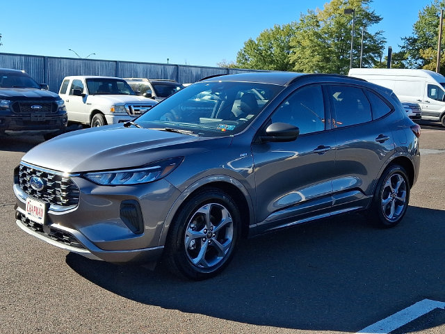 Certified 2023 Ford Escape ST-Line w/ Tech Pack #1 FWD image 3