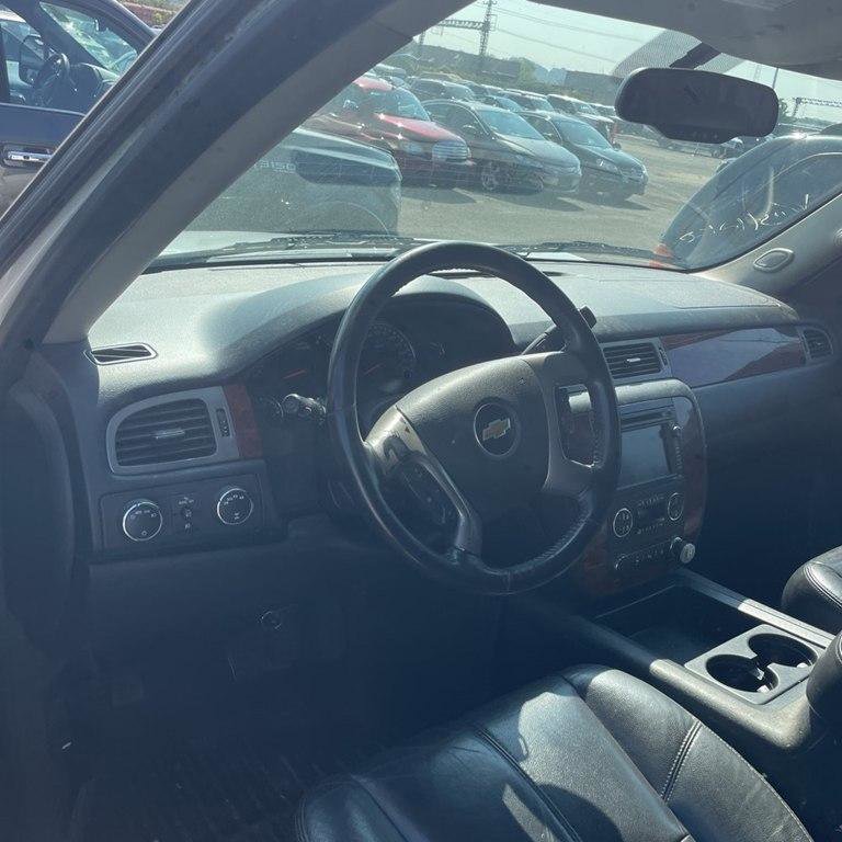 Used 2011 Chevrolet Suburban LT image 3