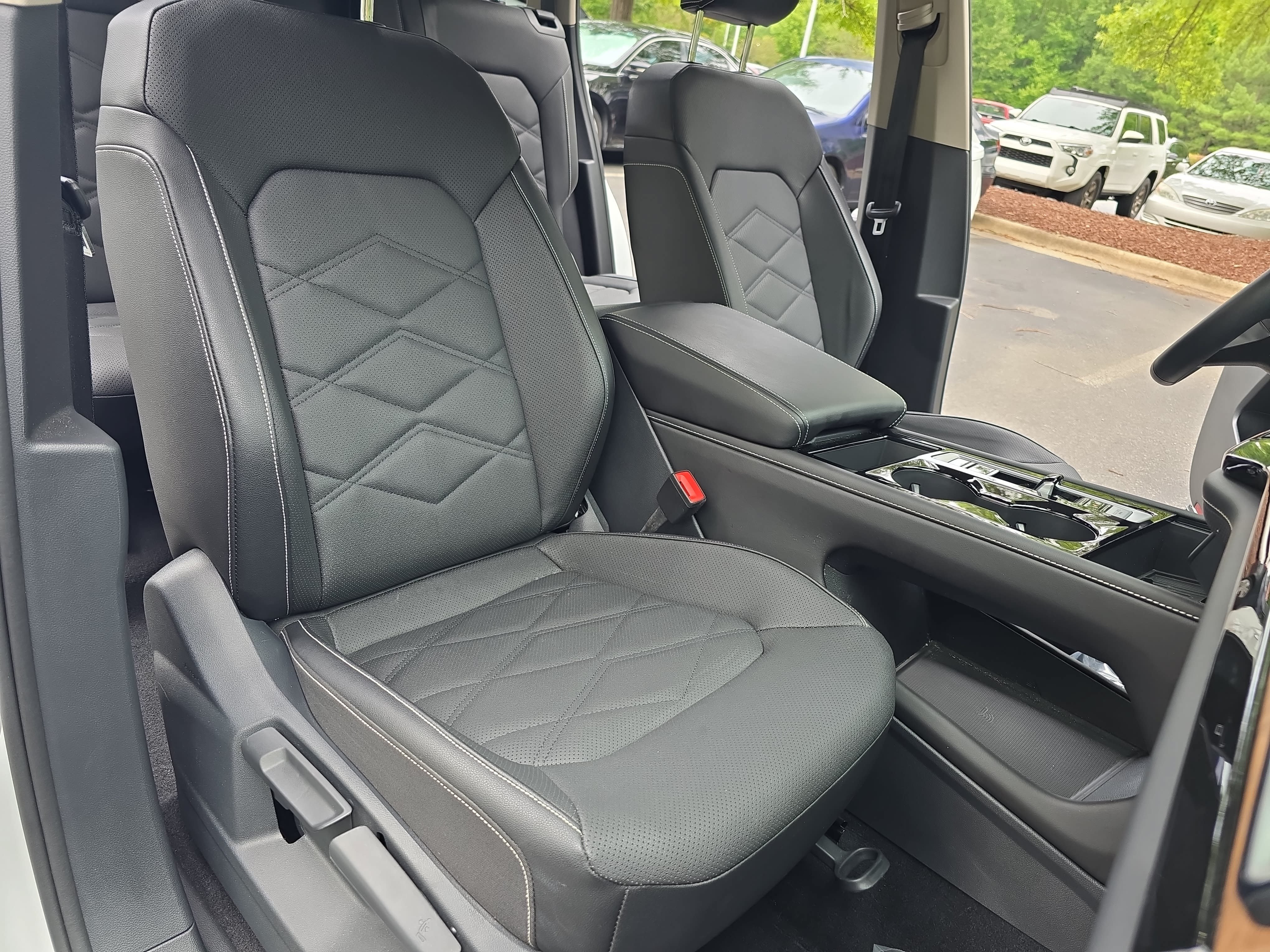 Used 2026 Volkswagen Atlas SE w/ Black Wheel Package FWD image 10