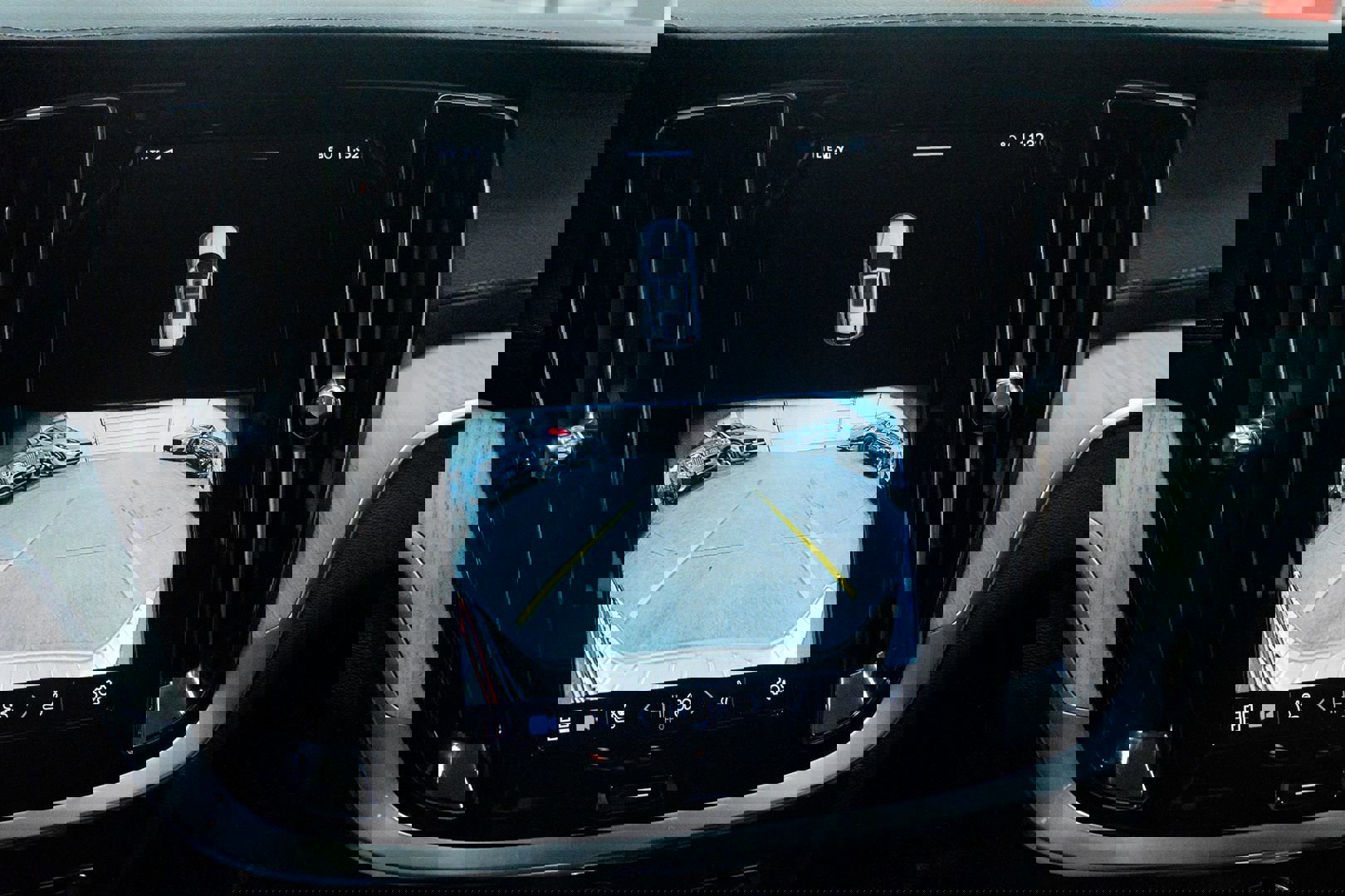 Used 2023 Volvo V60 B5 Cross Country Ultimate w/ Climate Package image 43