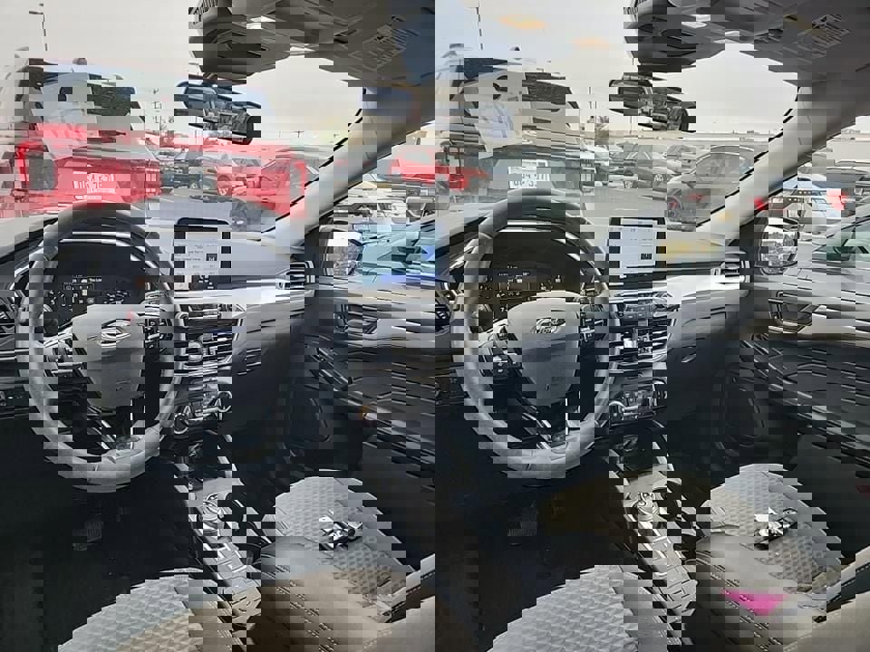 Used 2022 Ford Escape SE w/ SE Sport Appearance Package image 5