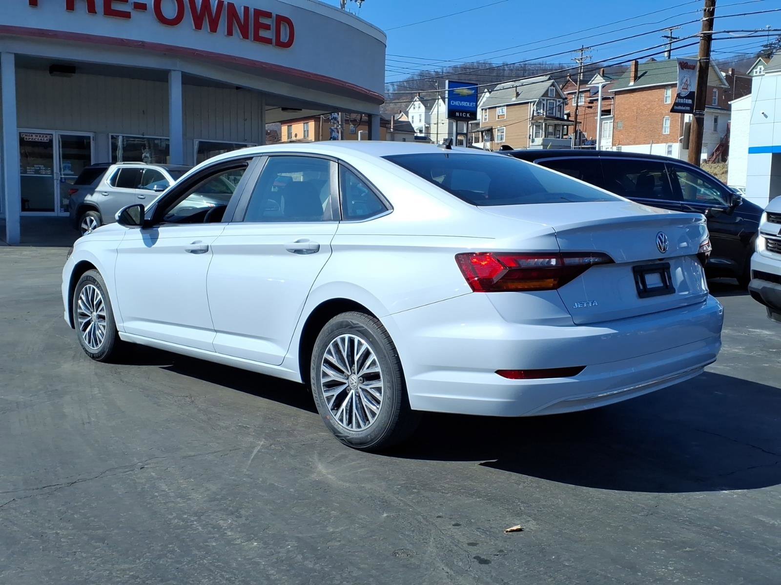 Used 2019 Volkswagen Jetta SE image 3