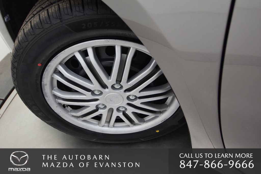 Used 2015 Toyota Corolla L image 32