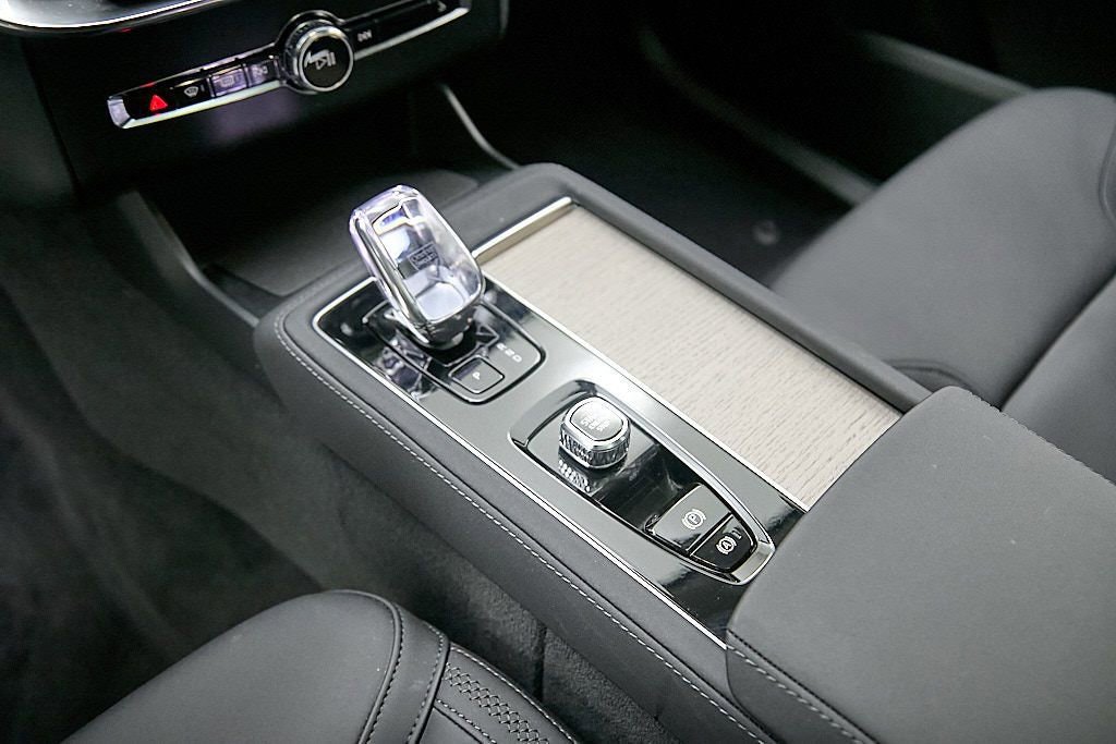 New 2026 Volvo XC90 B6 Plus w/ Protection Package Premier image 17