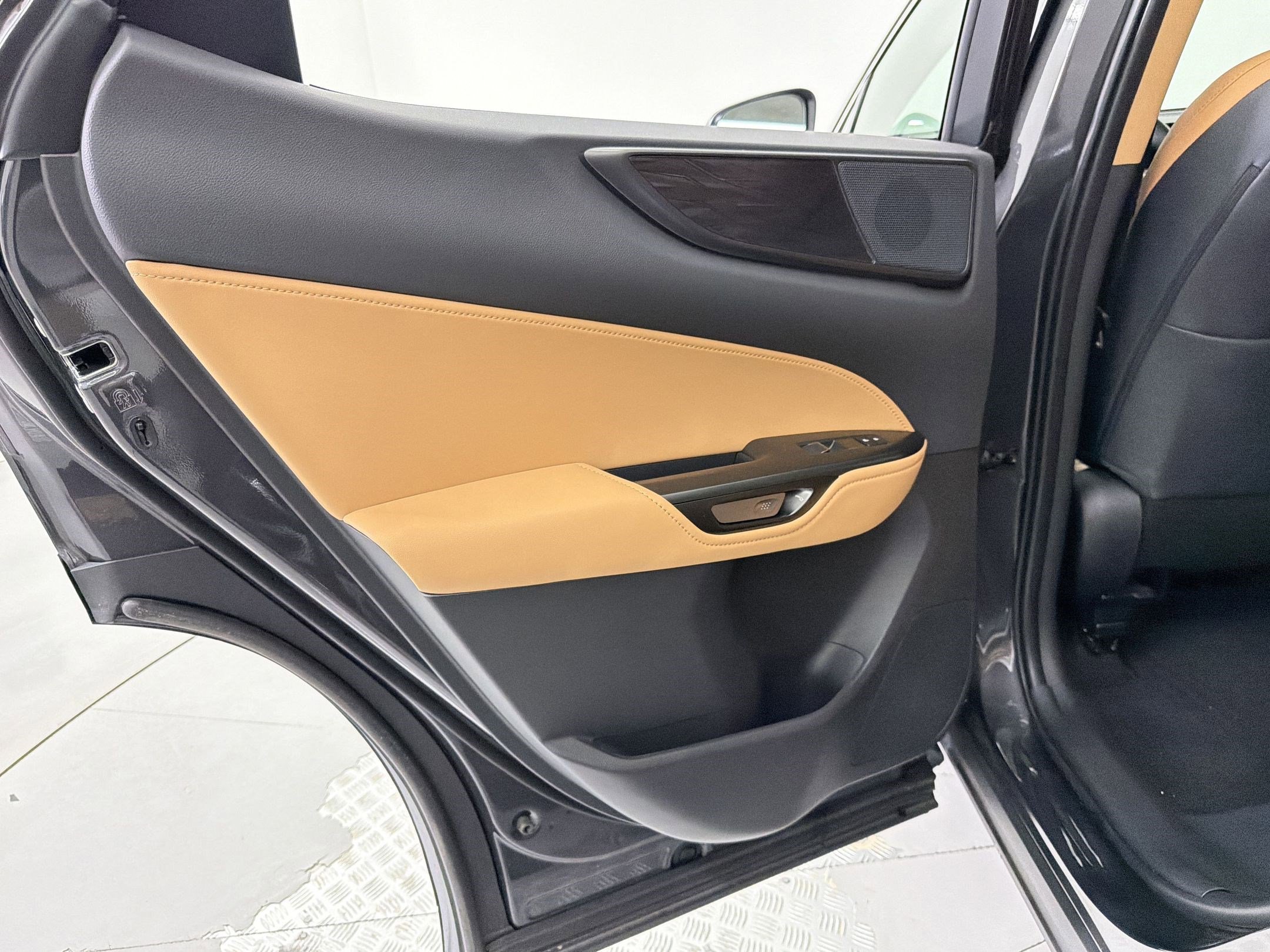 Used 2025 Lexus NX 250 FWD w/ Accessory Package (Z2) image 26