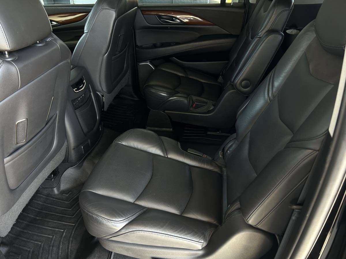 Used 2019 Cadillac Escalade ESV Premium Luxury AWD/4WD image 18