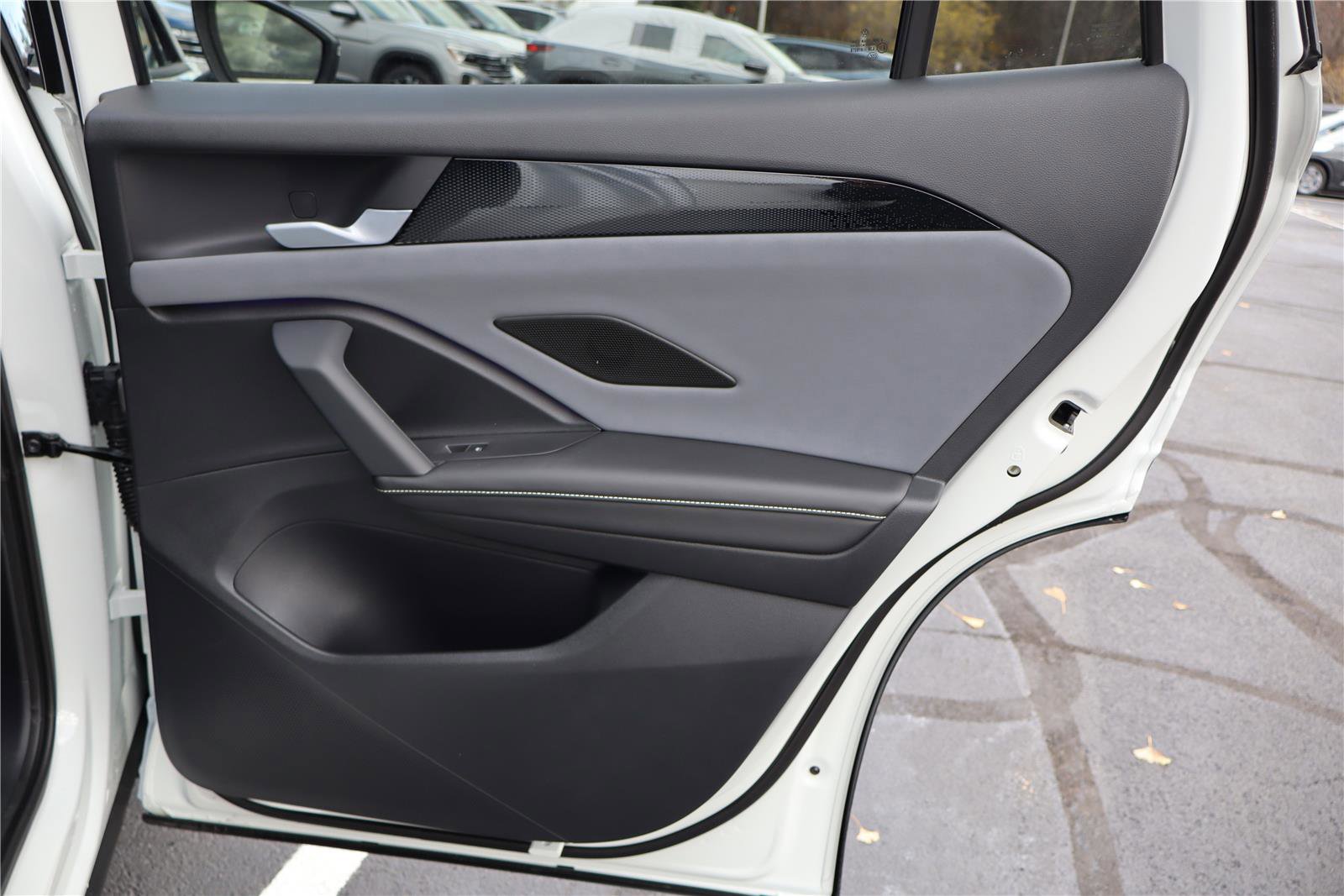 New 2026 Volkswagen Tiguan SE R-Line image 30