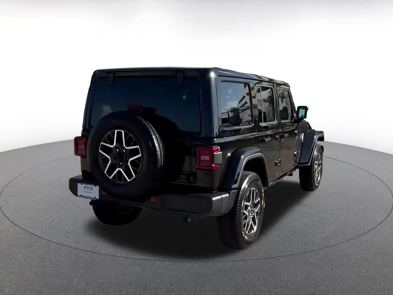 Used 2025 Jeep Wrangler Sahara image 10
