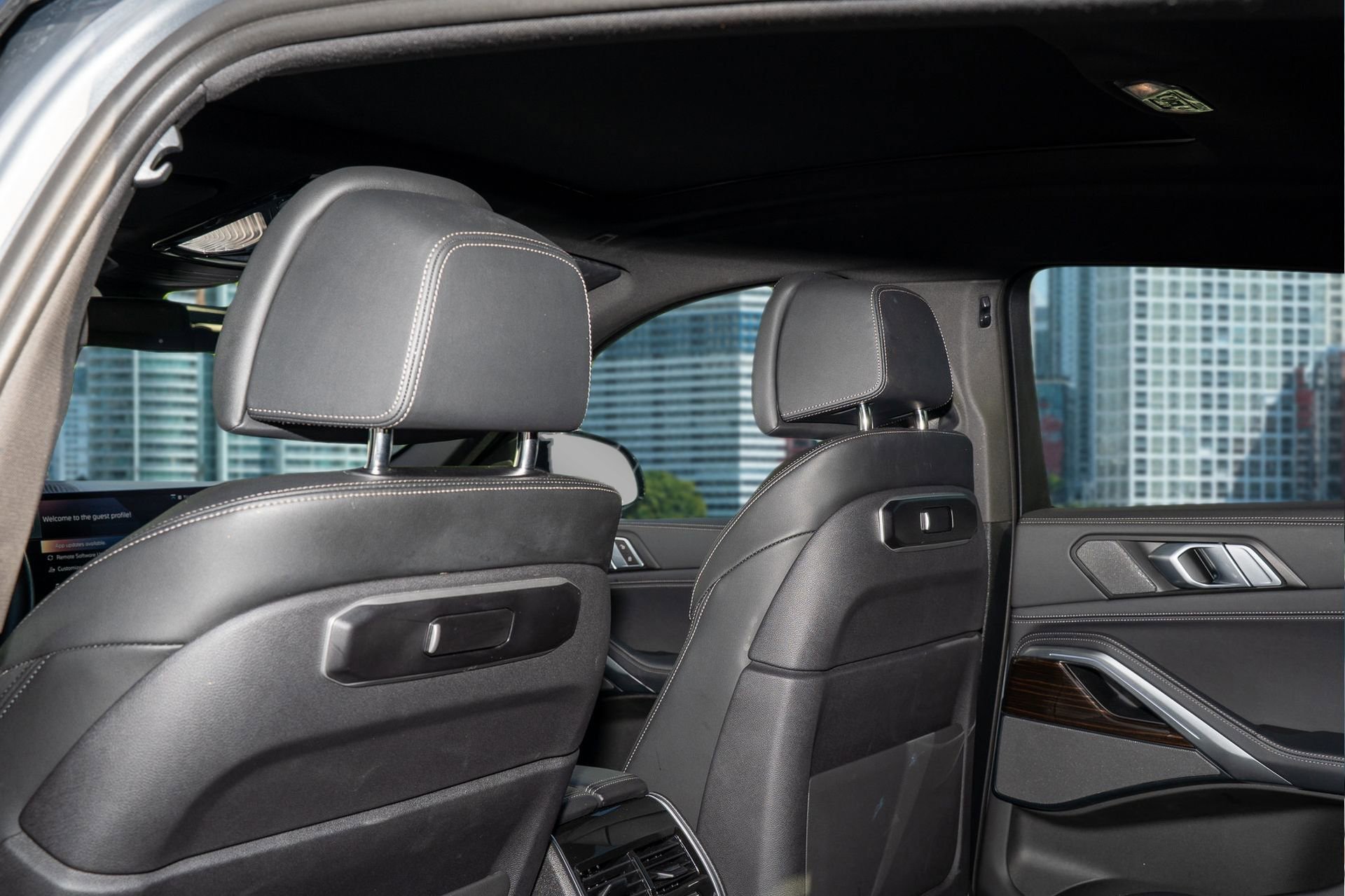 Used 2024 BMW X6 xDrive40i w/ Premium Package image 18