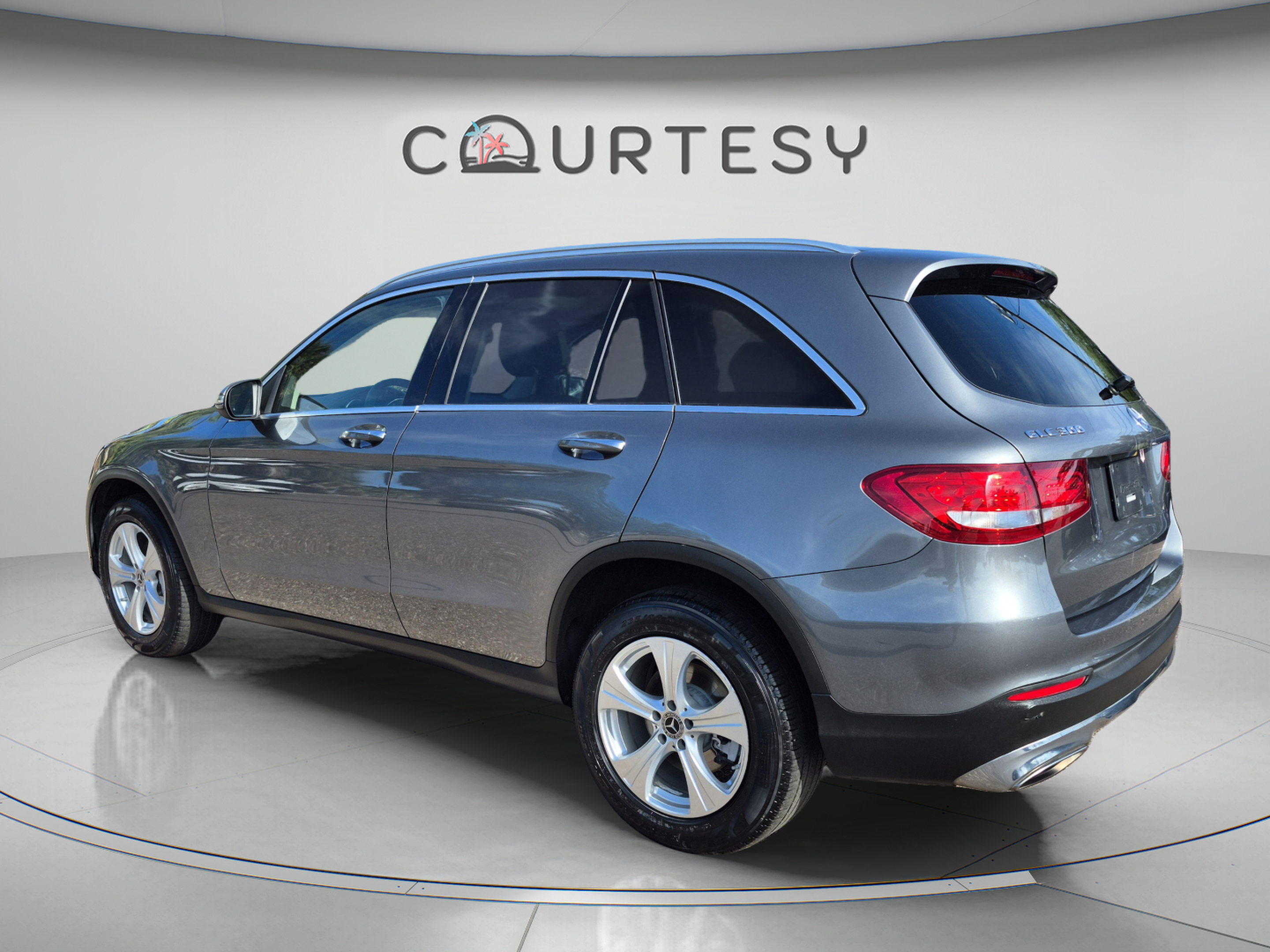Used 2017 Mercedes-Benz GLC 300 image 3