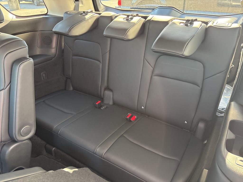 New 2025 Nissan Pathfinder Platinum FWD image 13