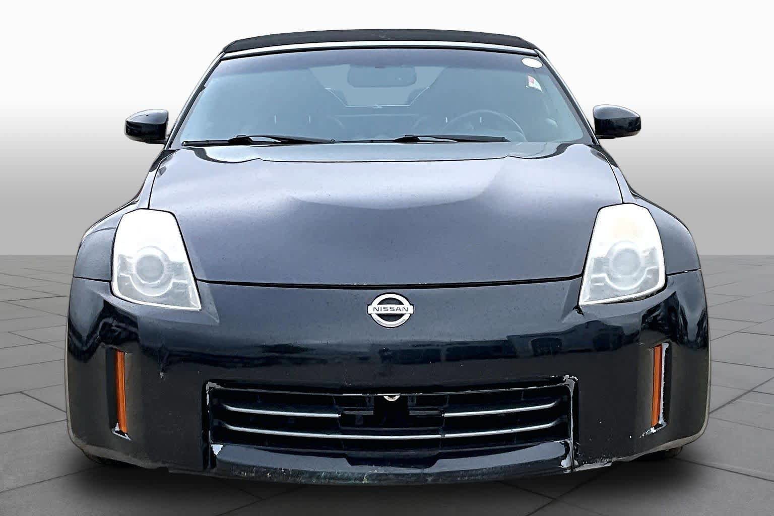 Used 2008 Nissan 350Z Touring RWD image 3