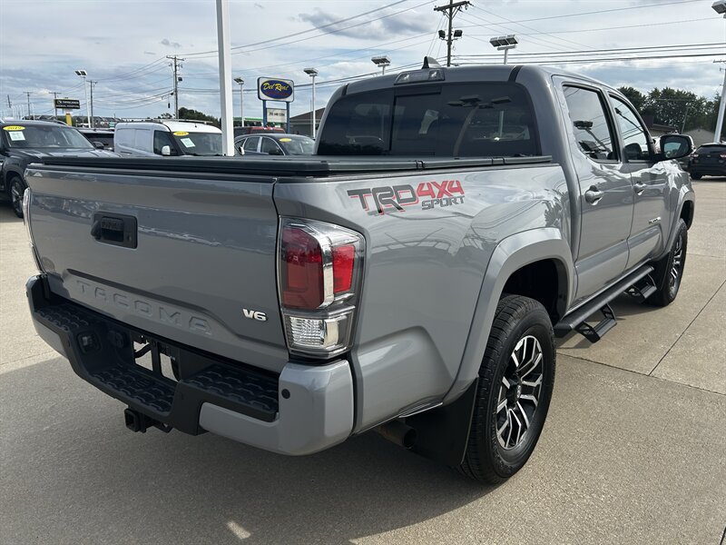 Used 2020 Toyota Tacoma TRD Sport w/ TRD Premium Sport Package AWD/4WD image 3