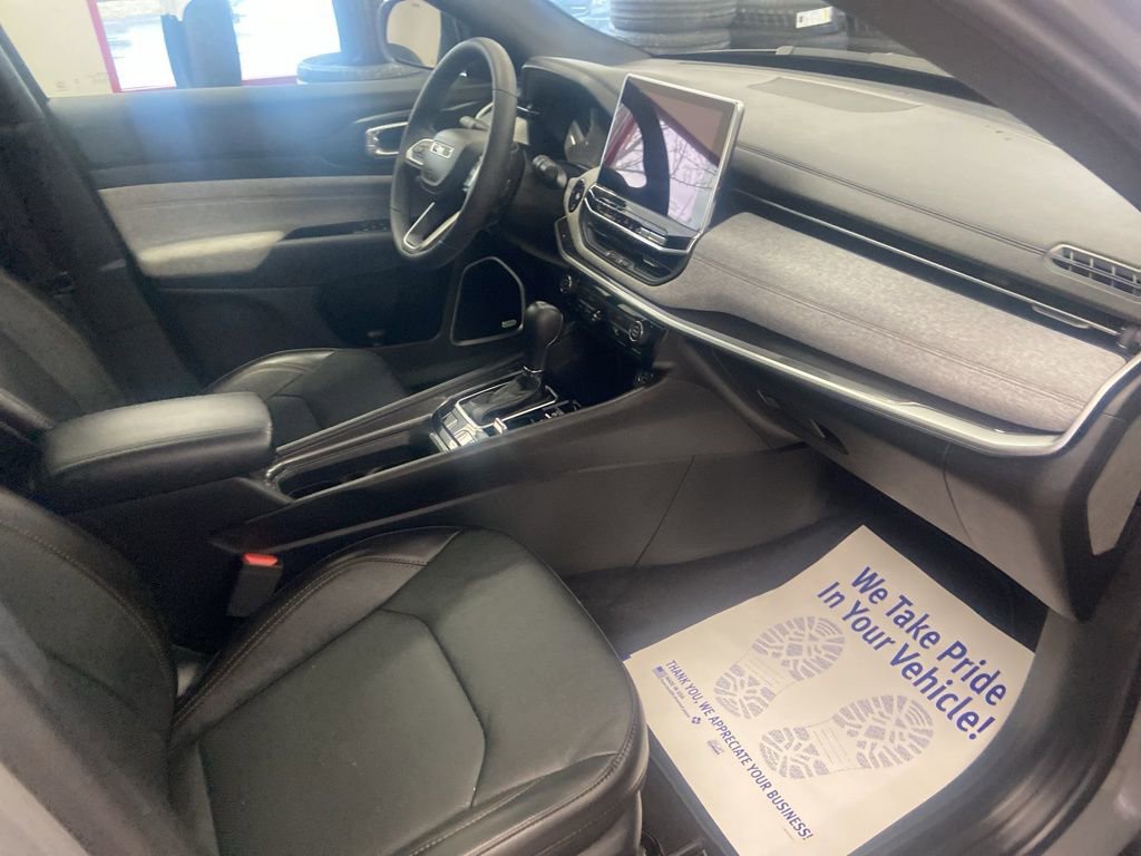 Used 2023 Jeep Compass Latitude w/ Sun and Sound Group image 23