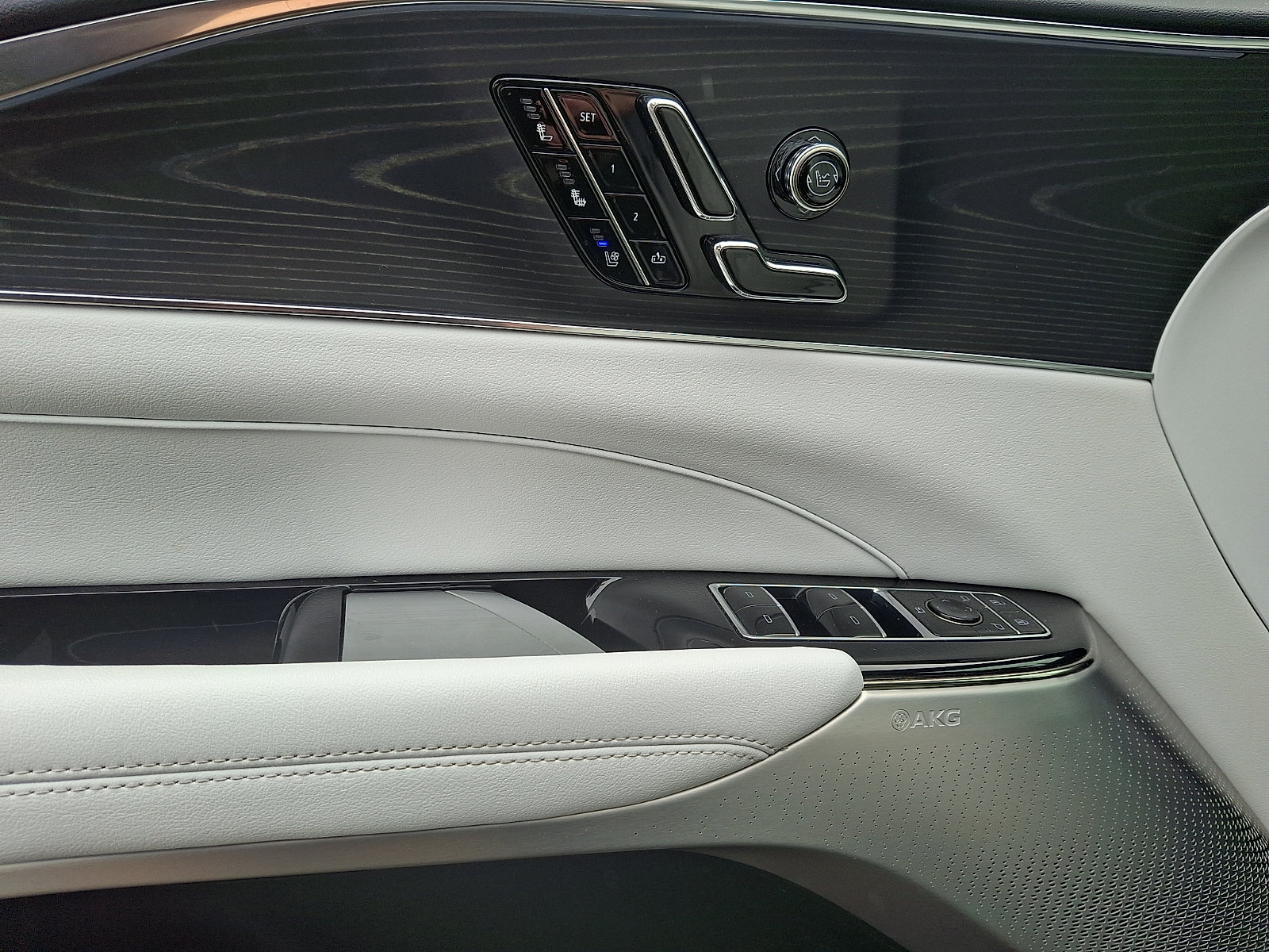 Certified 2024 Cadillac Lyriq Luxury AWD/4WD image 12