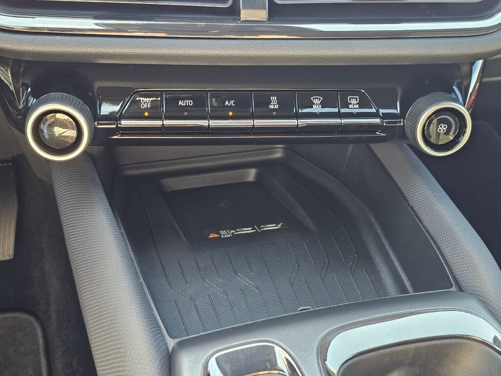 Used 2025 Chevrolet Equinox EV RS FWD image 16