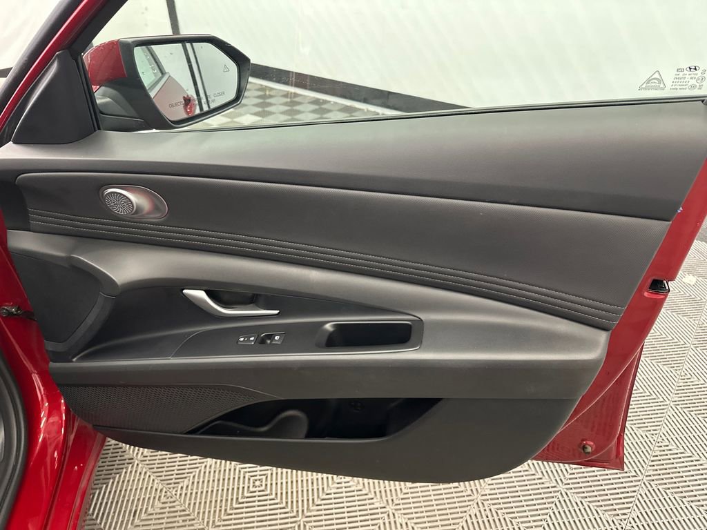 Used 2025 Hyundai Elantra SEL w/ Cargo Package FWD image 14