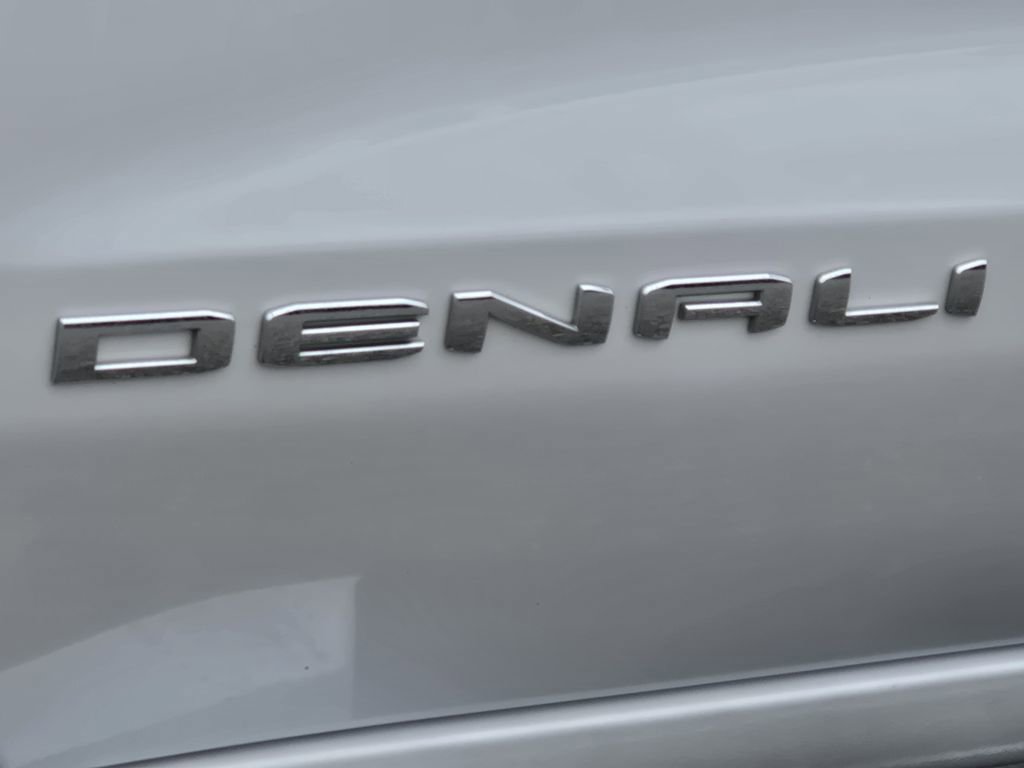 Used 2024 GMC Sierra 1500 Denali w/ Technology Package AWD/4WD image 3