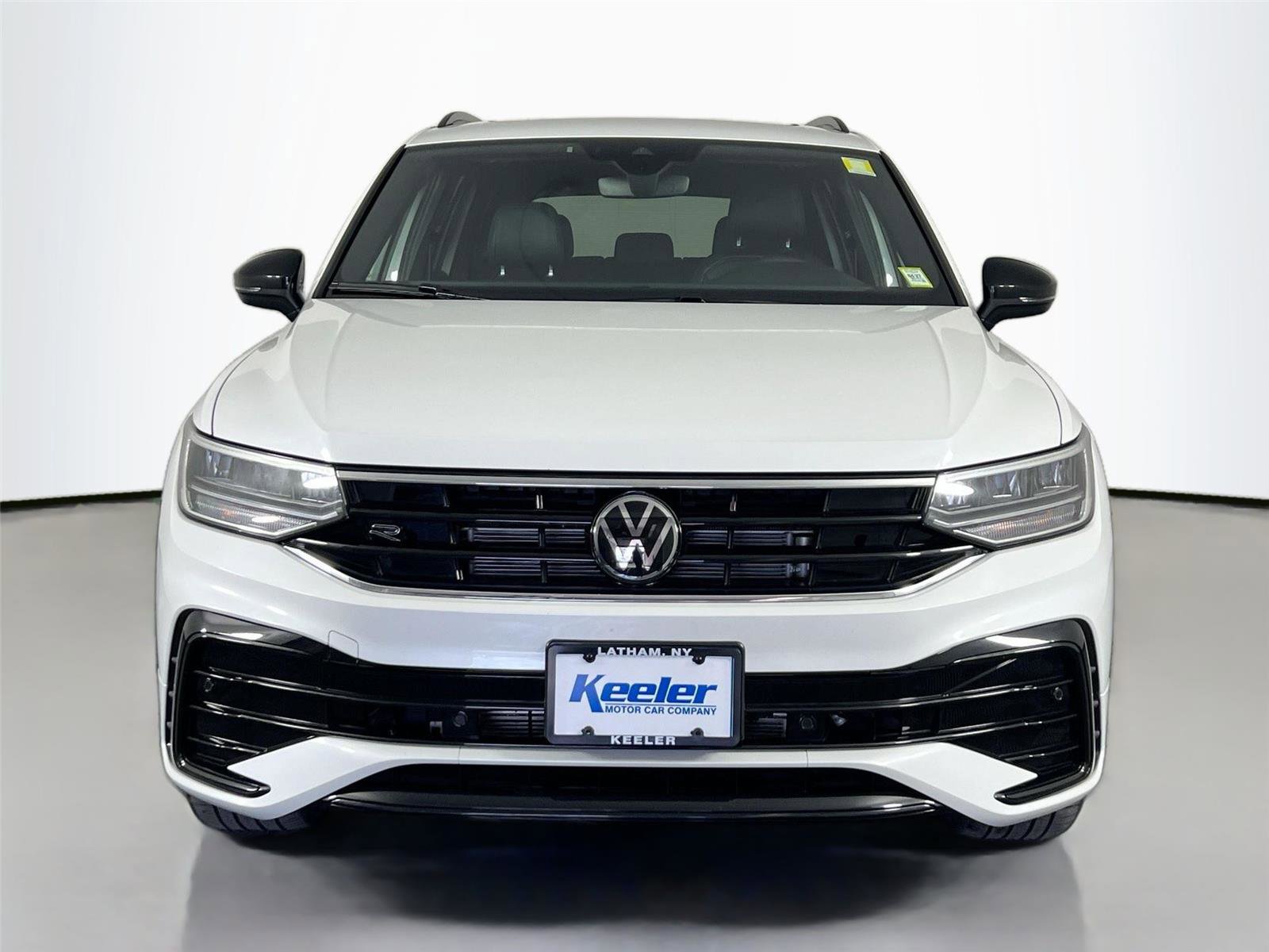 Used 2024 Volkswagen Tiguan SE R-Line AWD/4WD image 9