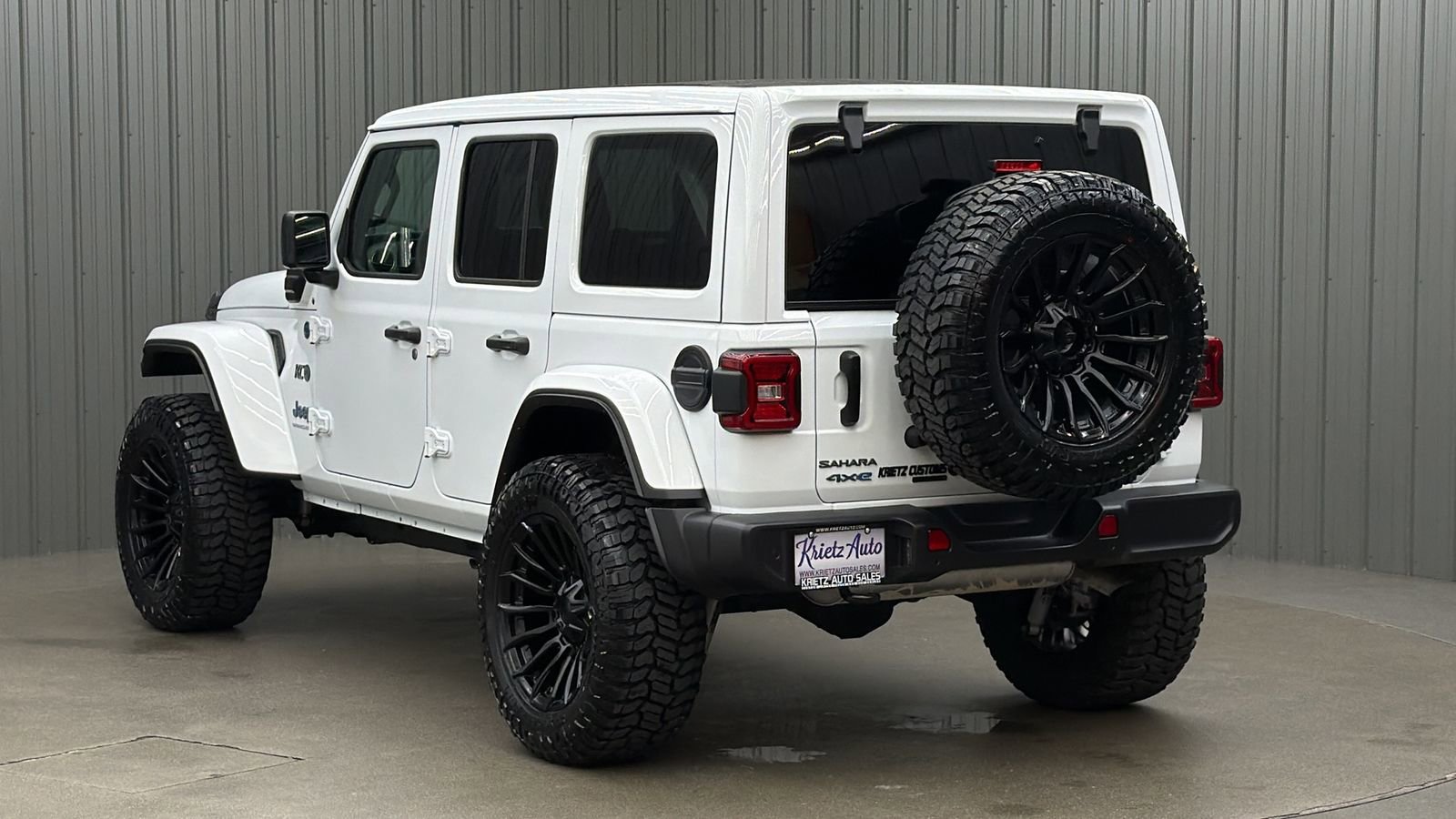 Used 2025 Jeep Wrangler Unlimited Sahara w/ Safety Group AWD/4WD image 3