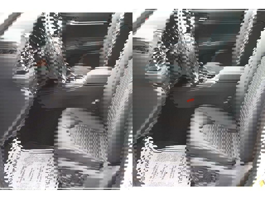 Used 2024 Toyota Camry SE image 11