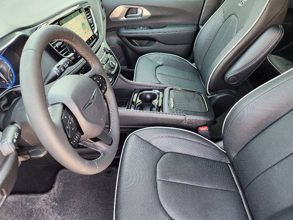New 2026 Chrysler Pacifica Limited w/ S Appearance Package image 9
