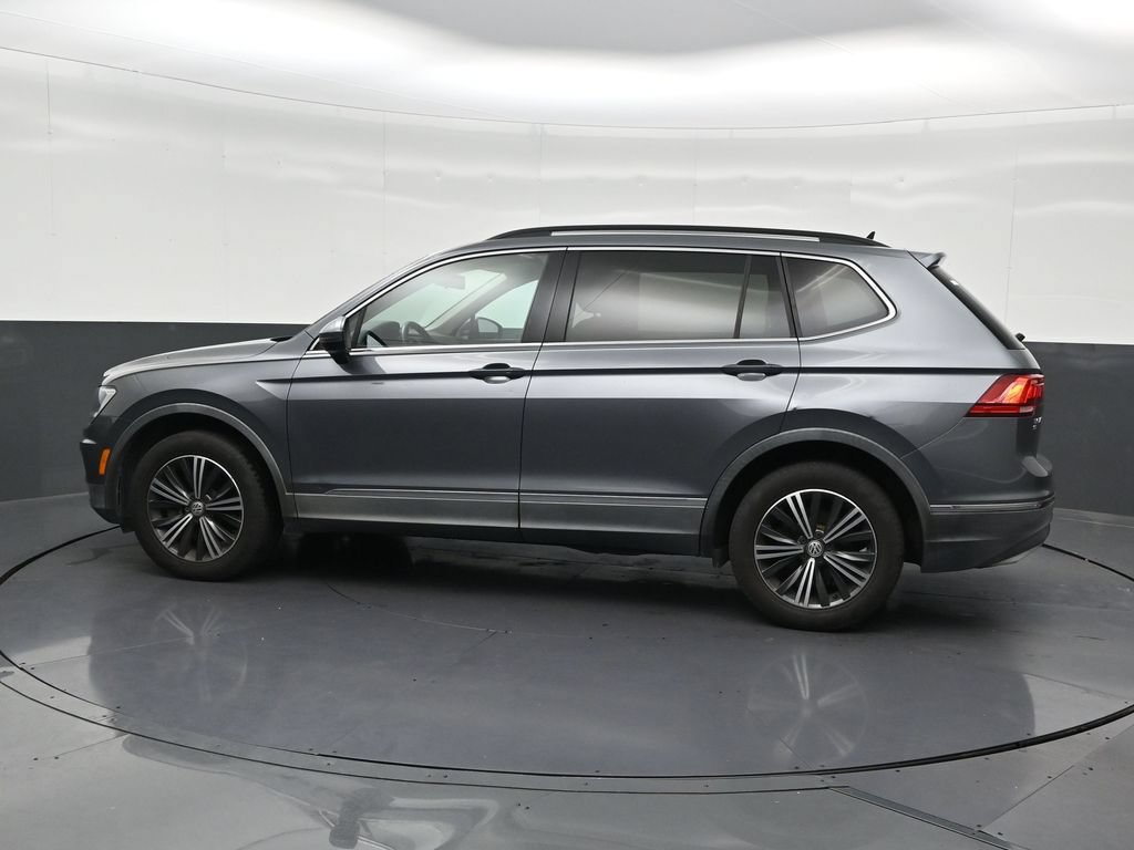 Used 2018 Volkswagen Tiguan SE w/ 18" Alloy Wheels Package FWD image 2