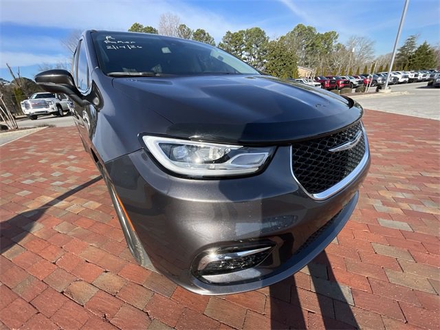 Used 2023 Chrysler Pacifica Touring-L image 4