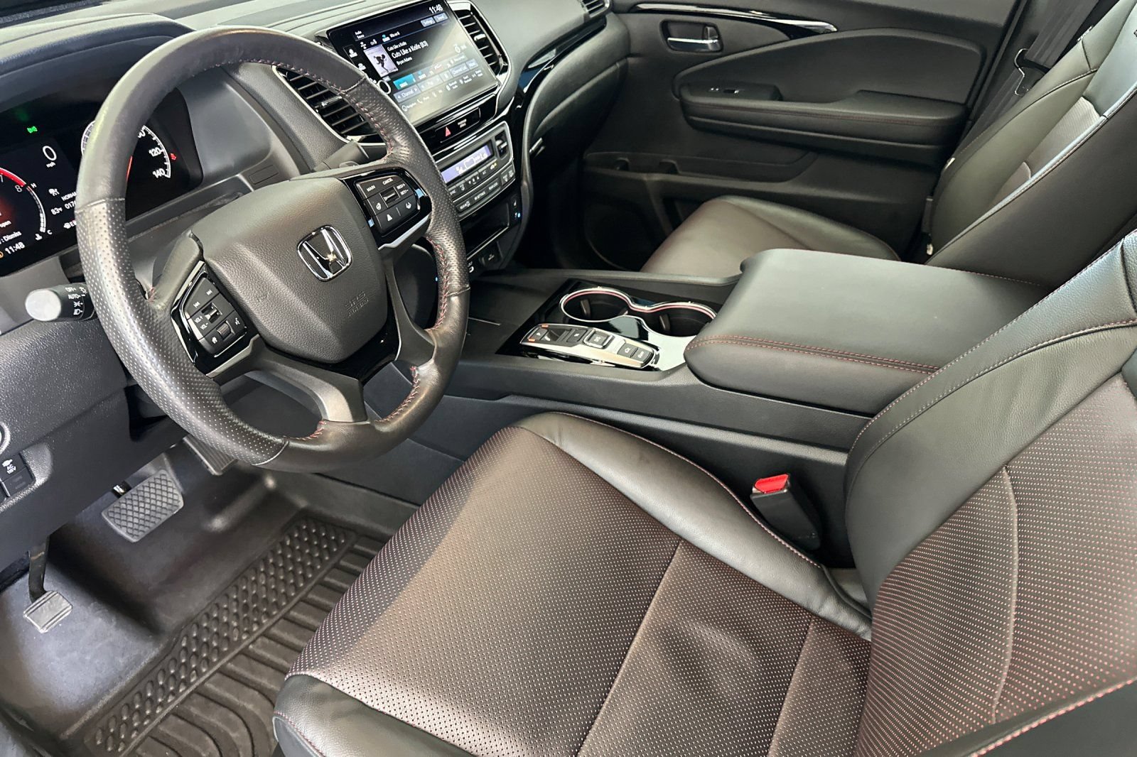 Certified 2025 Honda Ridgeline Black Edition image 10