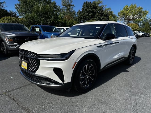 Certified 2024 Lincoln Nautilus Premier AWD/4WD image 9