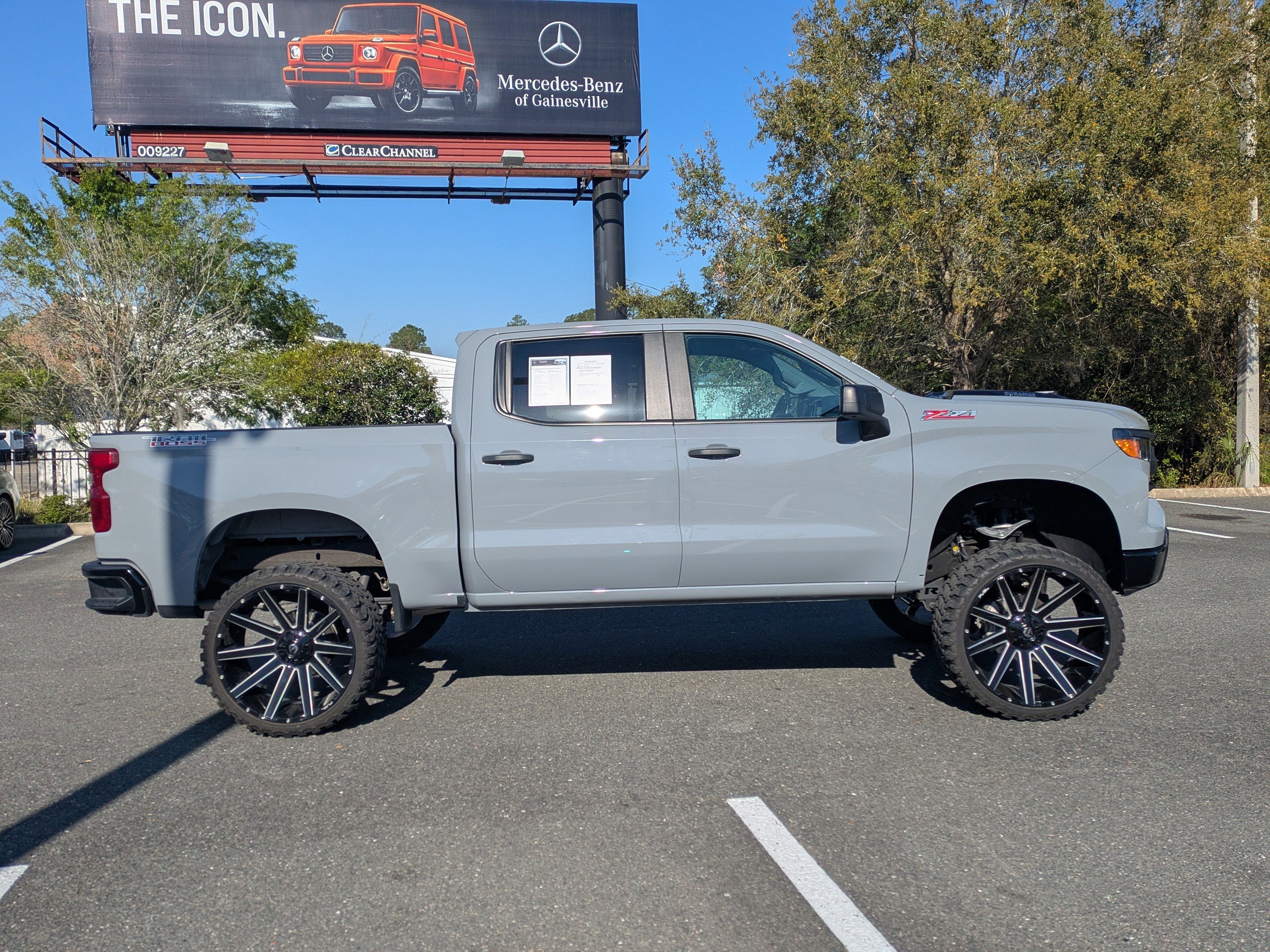 Used 2025 Chevrolet Silverado 1500 Custom Trail Boss image 2