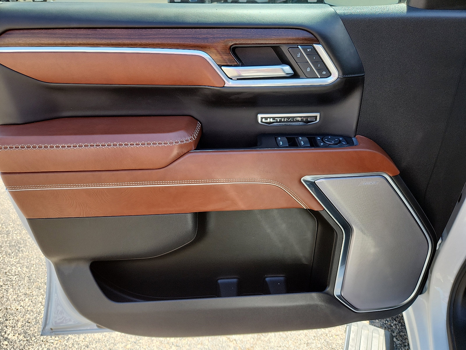 Used 2024 GMC Sierra 1500 Denali Ultimate image 10