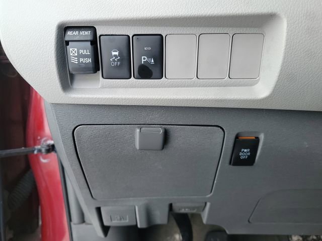 Used 2018 Toyota Sienna XLE image 12